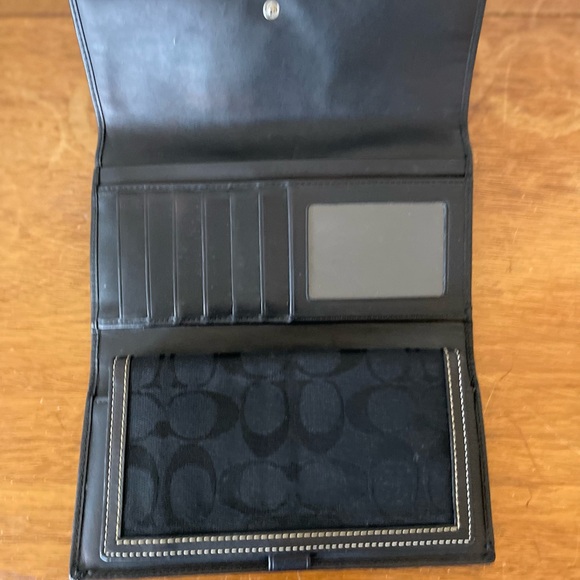 Coach - Picture 3 of 4